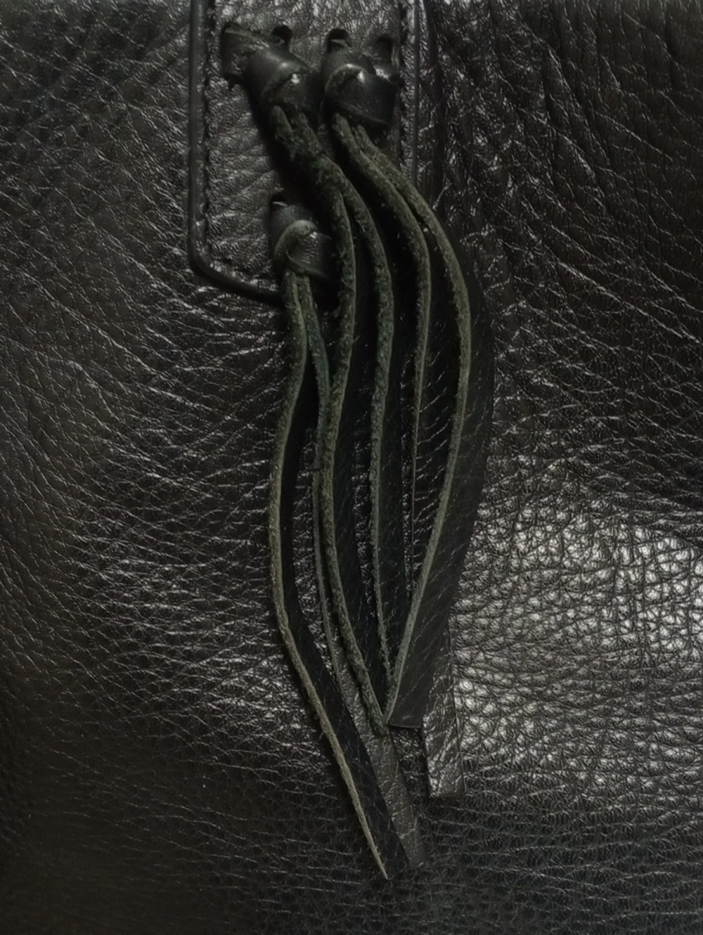 UGG LEA PEBBLED FINE GRADE LEATHER SHOULDER BAG WITH FRINGE AND LINEN LINING